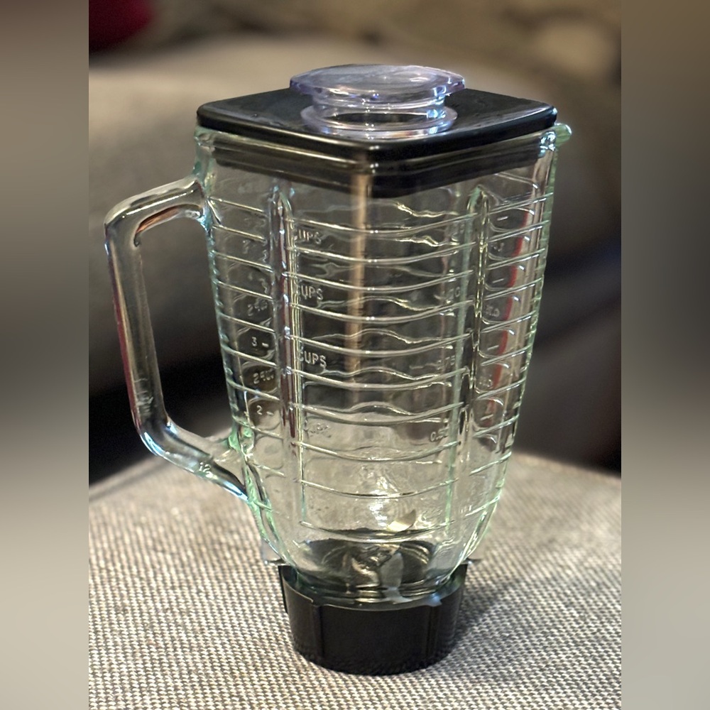 Oster Glass Blender Jar/Pitcher W/Lid + Blade. 5 Cup Capacity.